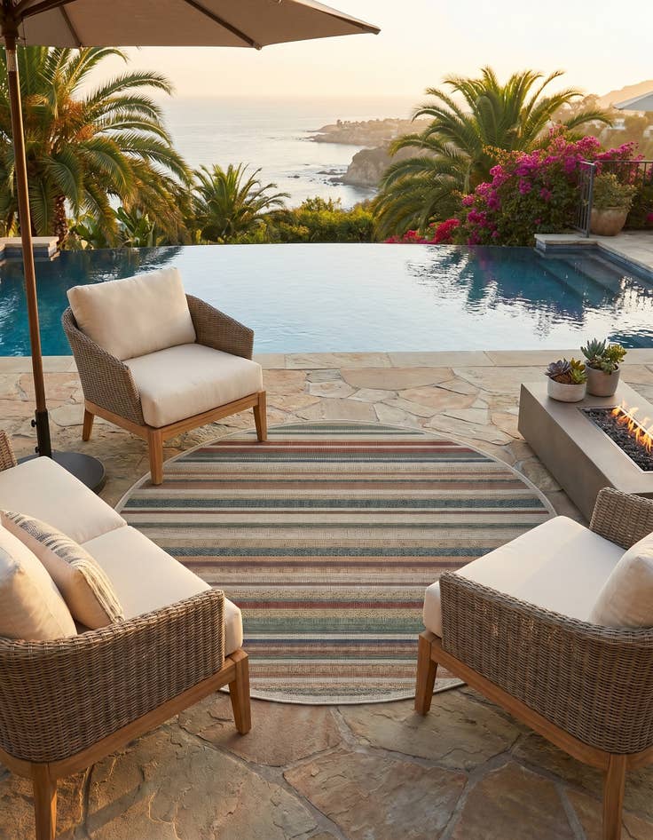 Detail image of 7' x 7' Easy-Clean Baja Indoor / Outdoor Round Rug