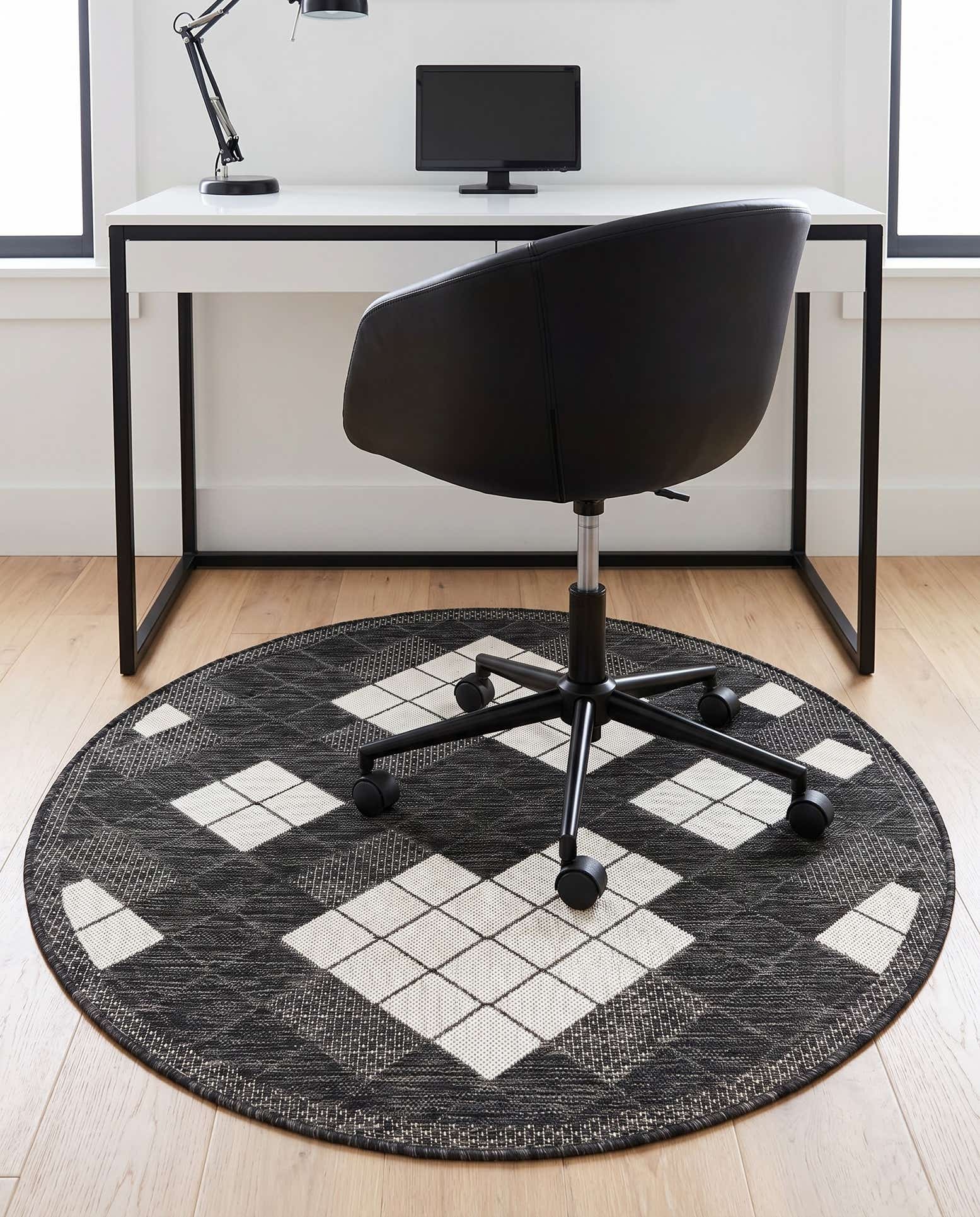 3' 1 x 3' 1 Easy-Clean Modern Indoor / Outdoor Round Rug