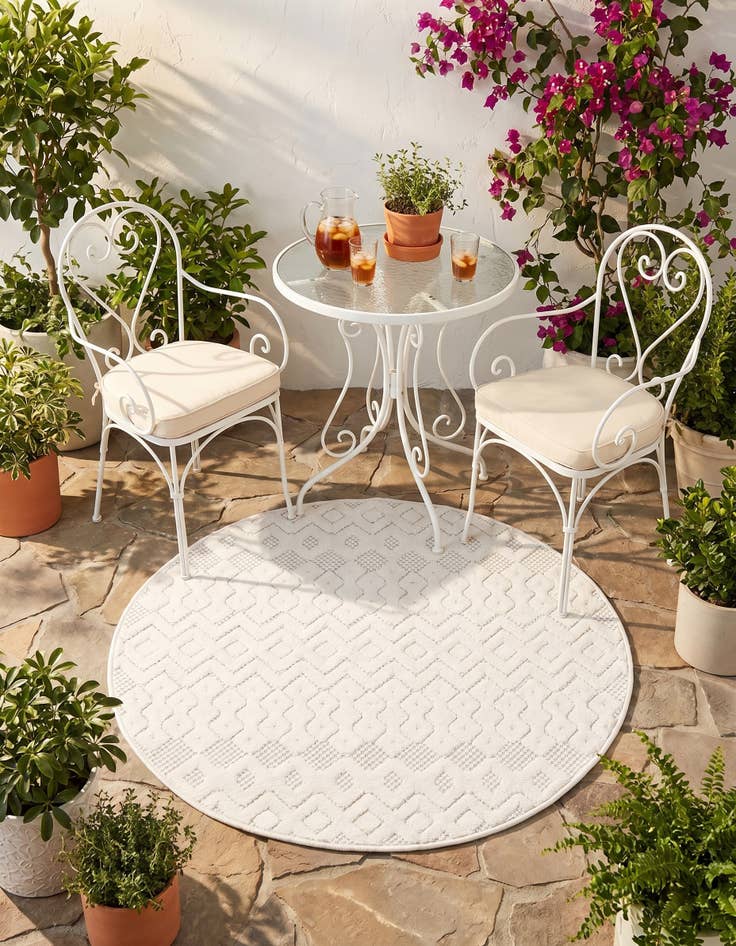 Detail image of 3' x 3' Easy-Clean Trellis Textured Indoor / Outdoor Round Rug