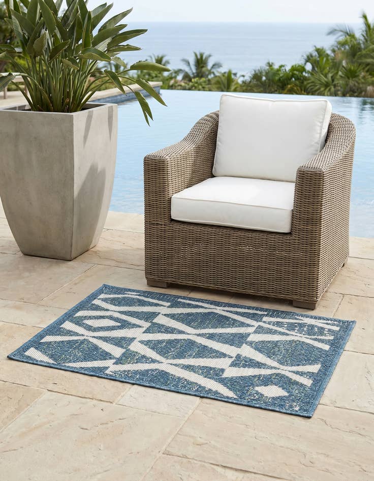 Detail image of 2' x 3' 1 Easy-Clean Baja Indoor / Outdoor Rug