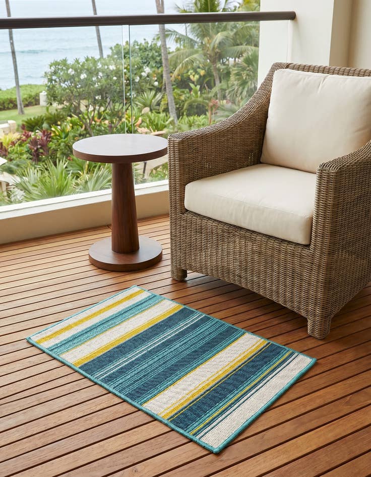 Detail image of 2' x 3' Easy-Clean Border Indoor / Outdoor Rug