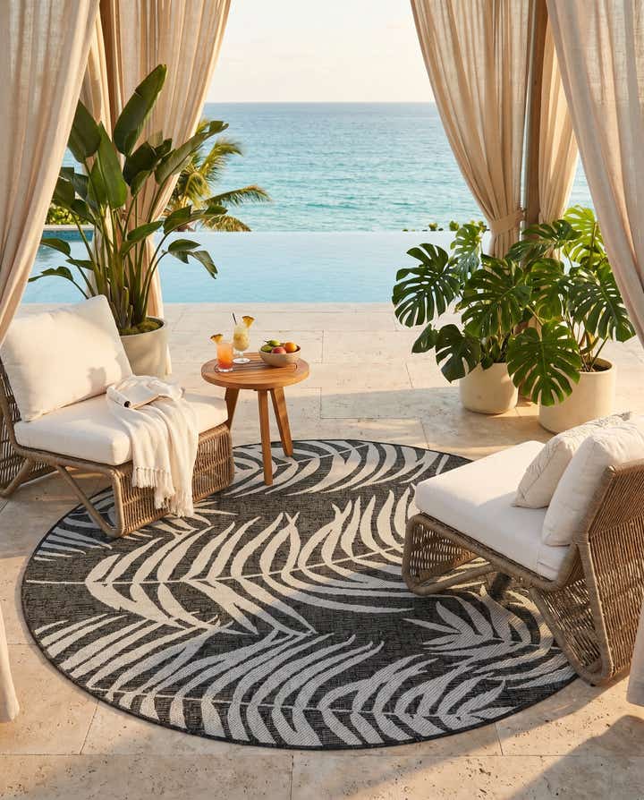 5' 3 x 5' 3 Easy-Clean Botanical Indoor / Outdoor Round Rug