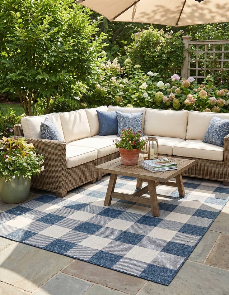 Detail image of 5' 3 x 8' Easy-Clean Checkered Indoor / Outdoor Rug