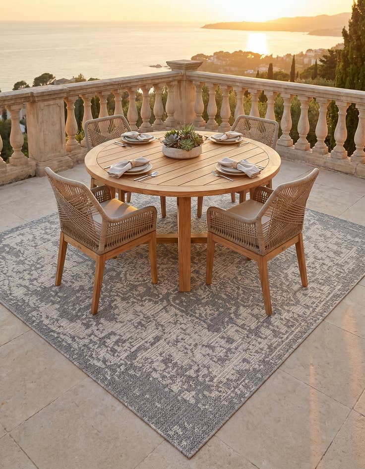 Detail image of 7' 10 x 7' 10 Easy-Clean Traditional Indoor / Outdoor Square Rug