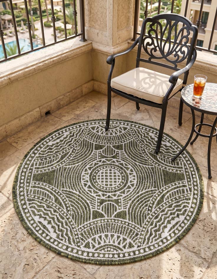 Detail image of 3' x 3' Easy-Clean Traditional Indoor / Outdoor Round Rug