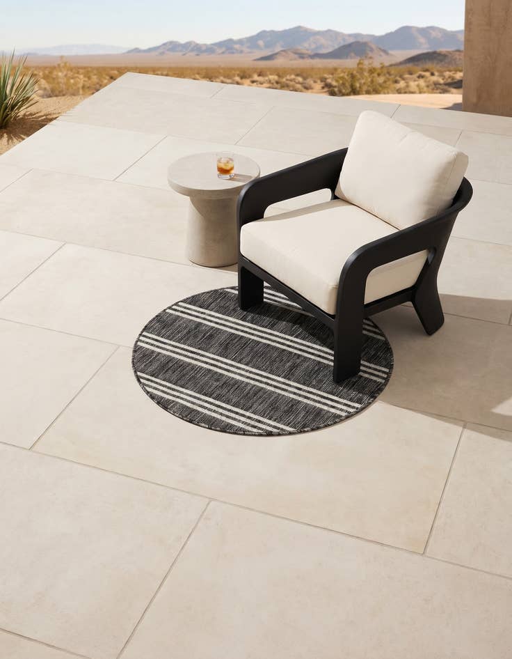 Detail image of 3' x 3' Easy-Clean Jill Zarin Anguilla Indoor / Outdoor Round Rug