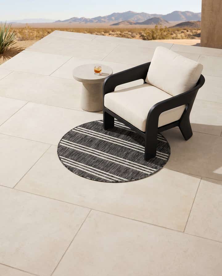 3' x 3' Easy-Clean Jill Zarin Anguilla Indoor / Outdoor Round Rug