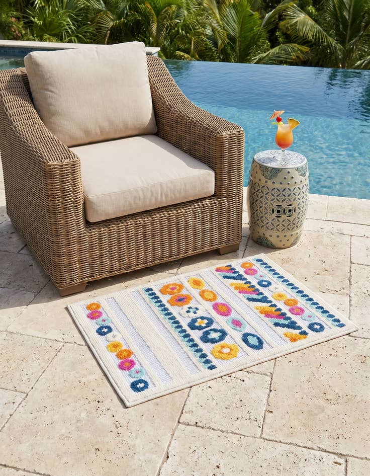 Detail image of 2' x 3' Easy-Clean Aruba Indoor / Outdoor Rug