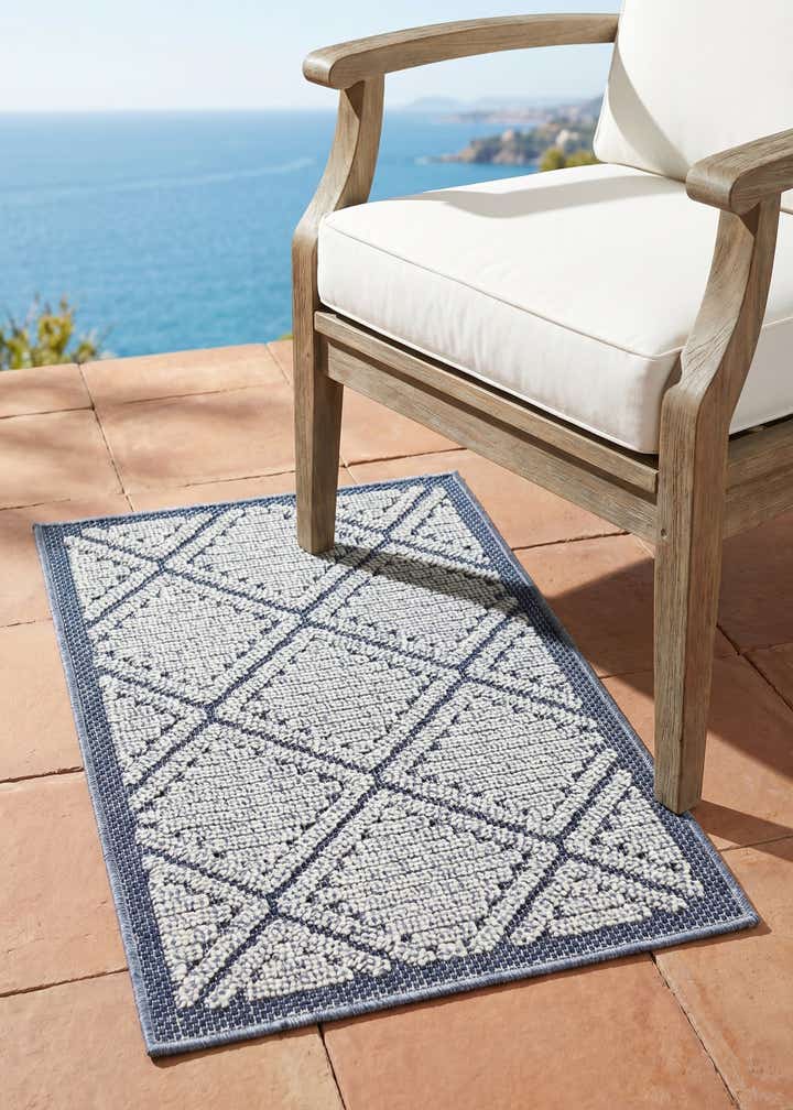 2' x 3' 1 Easy-Clean Trellis Indoor / Outdoor Rug