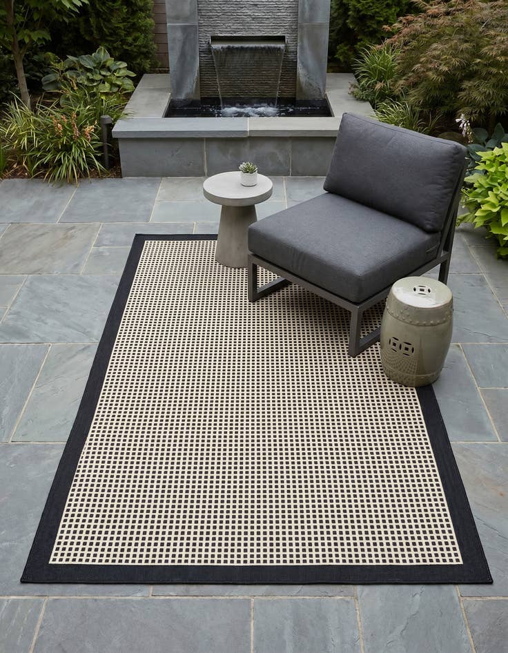 Detail image of 4' x 6' Easy-Clean Border Indoor / Outdoor Rug