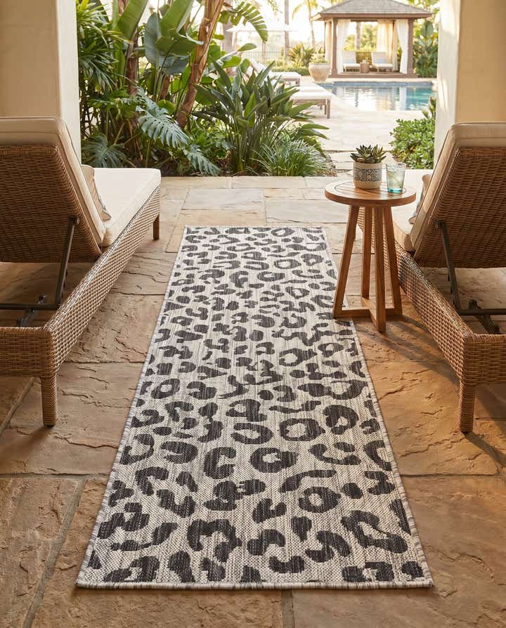 2' x 6' Easy-Clean Safari Indoor / Outdoor Runner Rug