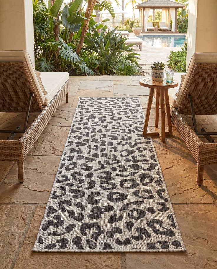 Detail image of 2' x 6' Easy-Clean Safari Indoor / Outdoor Runner Rug