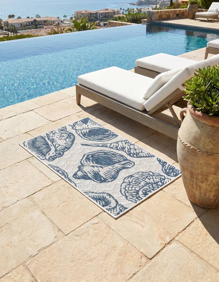 Detail image of 2' x 3' Easy-Clean Coastal Indoor / Outdoor Rug