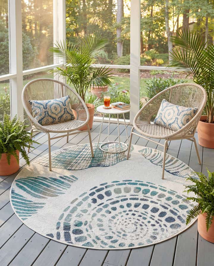 5' 3 x 5' 3 Easy-Clean Coastal Indoor / Outdoor Round Rug