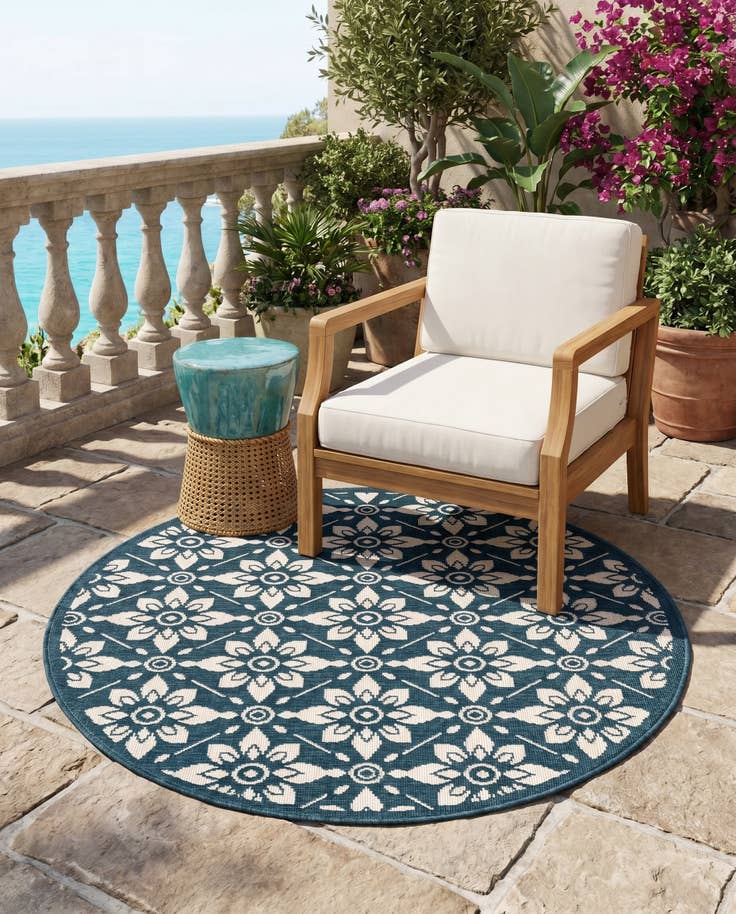 Detail image of 4' x 4' Easy-Clean Lattice Indoor / Outdoor Round Rug