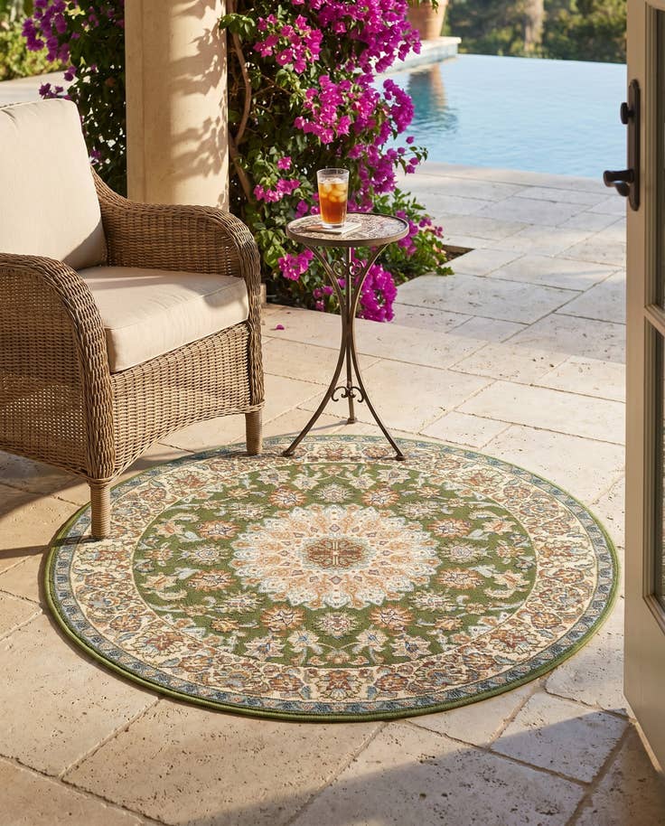 Detail image of 3' 3 x 3' 3 Easy-Clean Traditional Indoor / Outdoor Round Rug