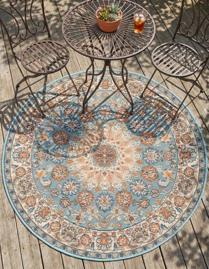 Detail image of 3' 3 x 3' 3 Easy-Clean Traditional Indoor / Outdoor Round Rug
