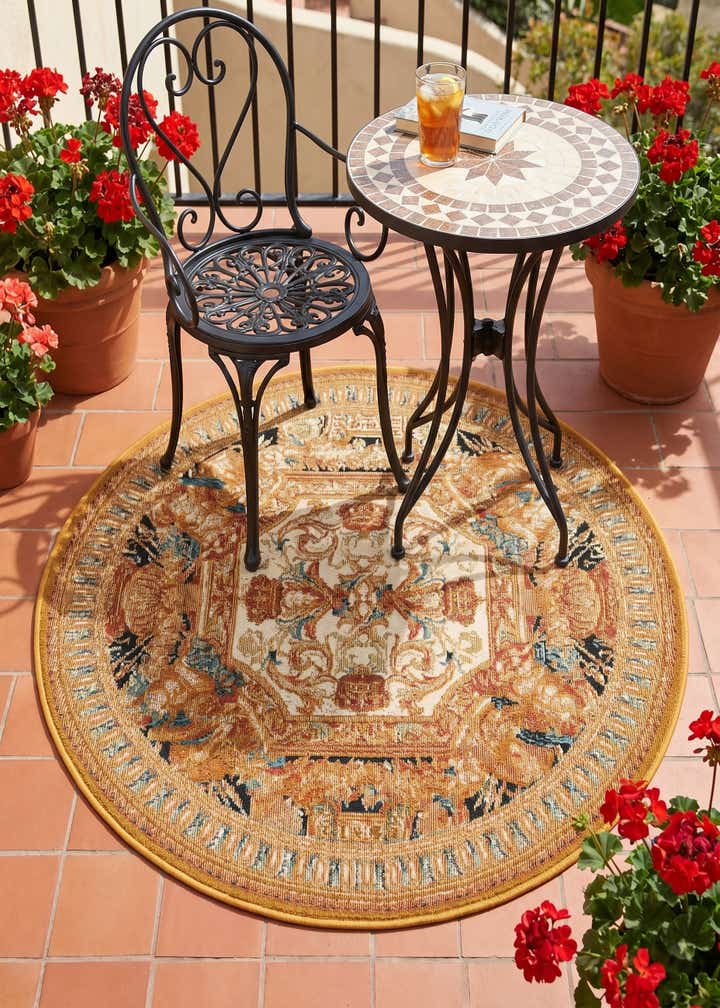 3' 3 x 3' 3 Easy-Clean Traditional Indoor / Outdoor Round Rug