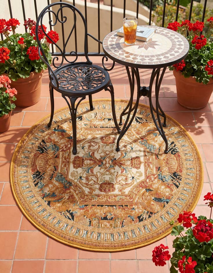 Detail image of 3' 3 x 3' 3 Easy-Clean Traditional Indoor / Outdoor Round Rug