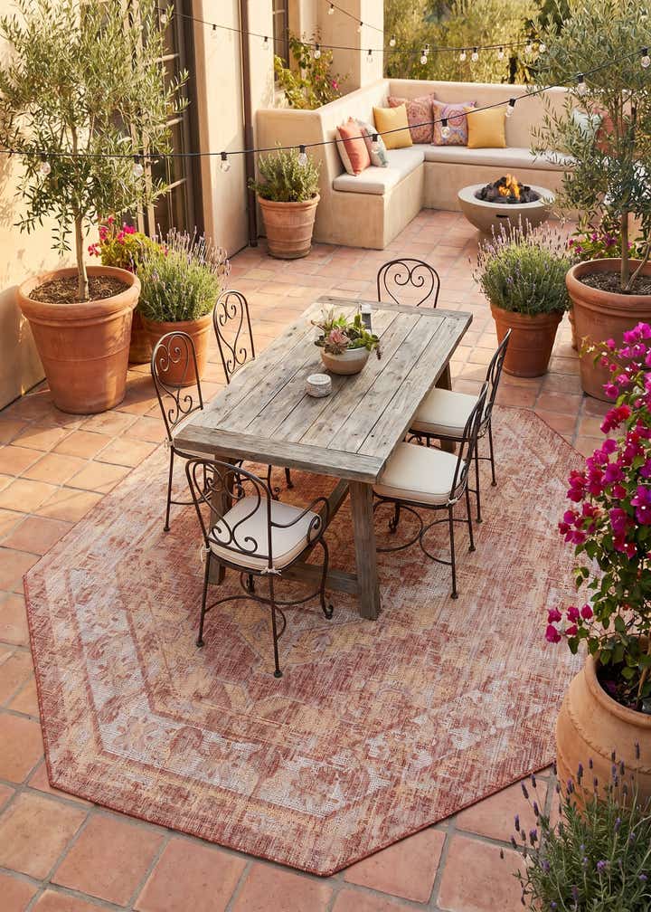 7' 10 x 7' 10 Easy-Clean Traditional Indoor / Outdoor Octagon Rug