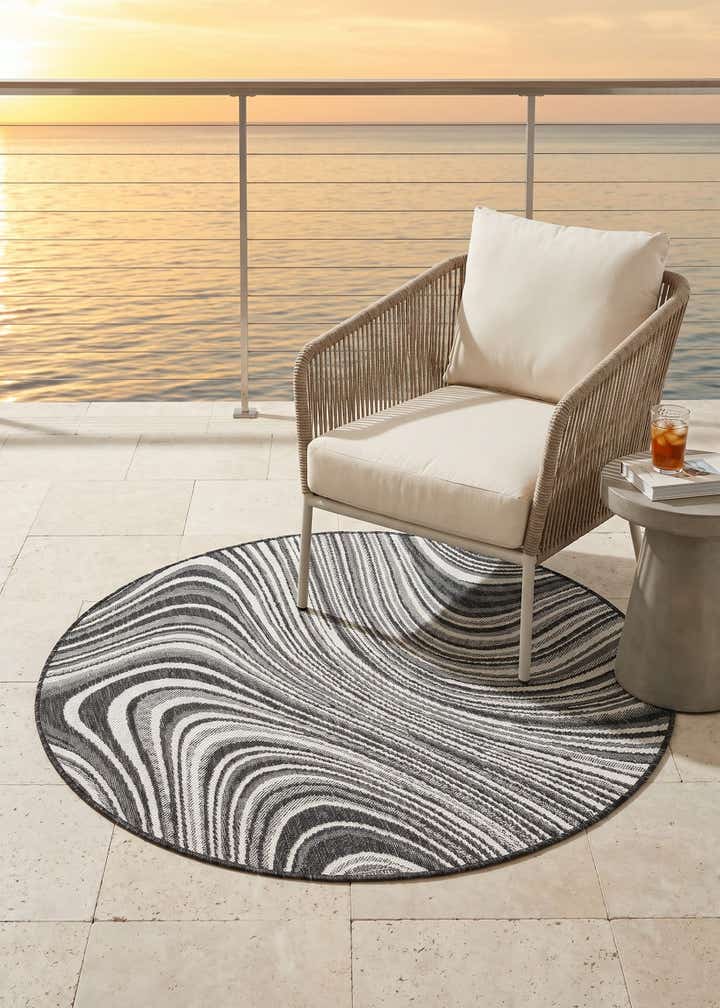 4' x 4' Easy-Clean Modern Indoor / Outdoor Round Rug