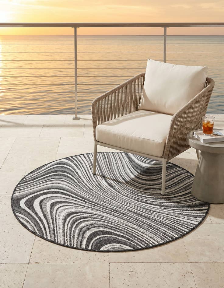 Detail image of 4' x 4' Easy-Clean Modern Indoor / Outdoor Round Rug