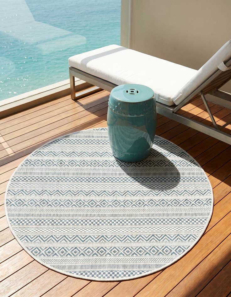 Detail image of 3' x 3' Easy-Clean Ribbon Indoor / Outdoor Round Rug