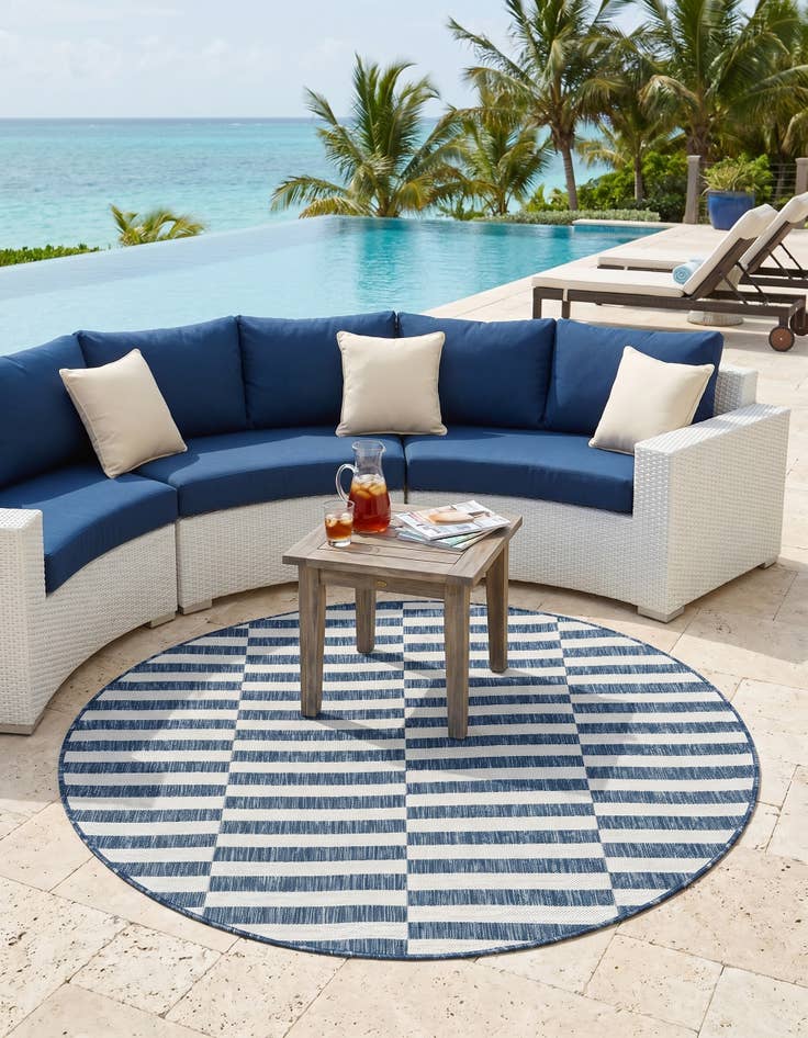 Detail image of 5' 3 x 5' 3 Easy-Clean Ribbon Indoor / Outdoor Round Rug