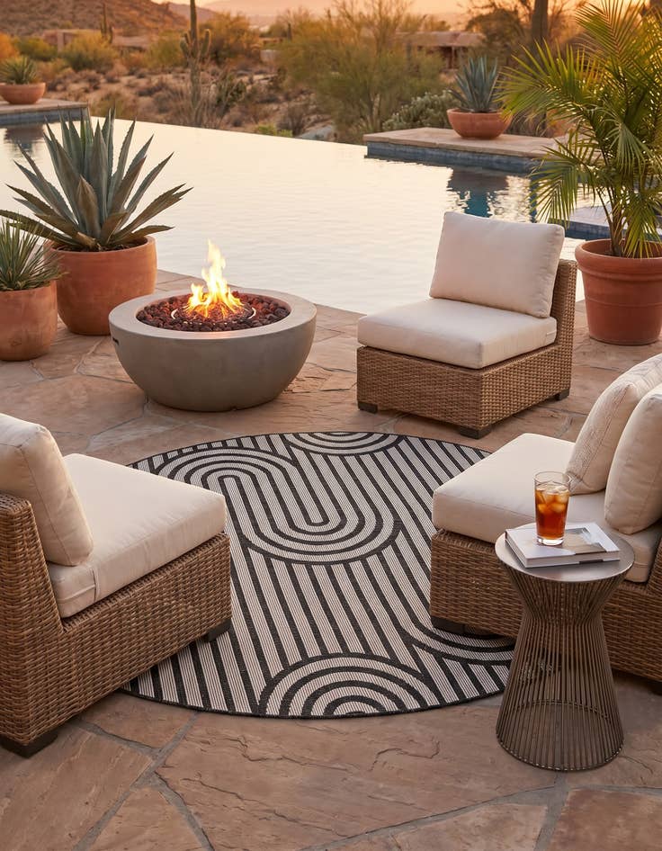Detail image of 6' x 6' Easy-Clean Modern Indoor / Outdoor Round Rug