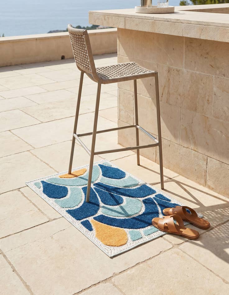 Detail image of 2' x 3' Easy-Clean Belize Indoor / Outdoor Rug