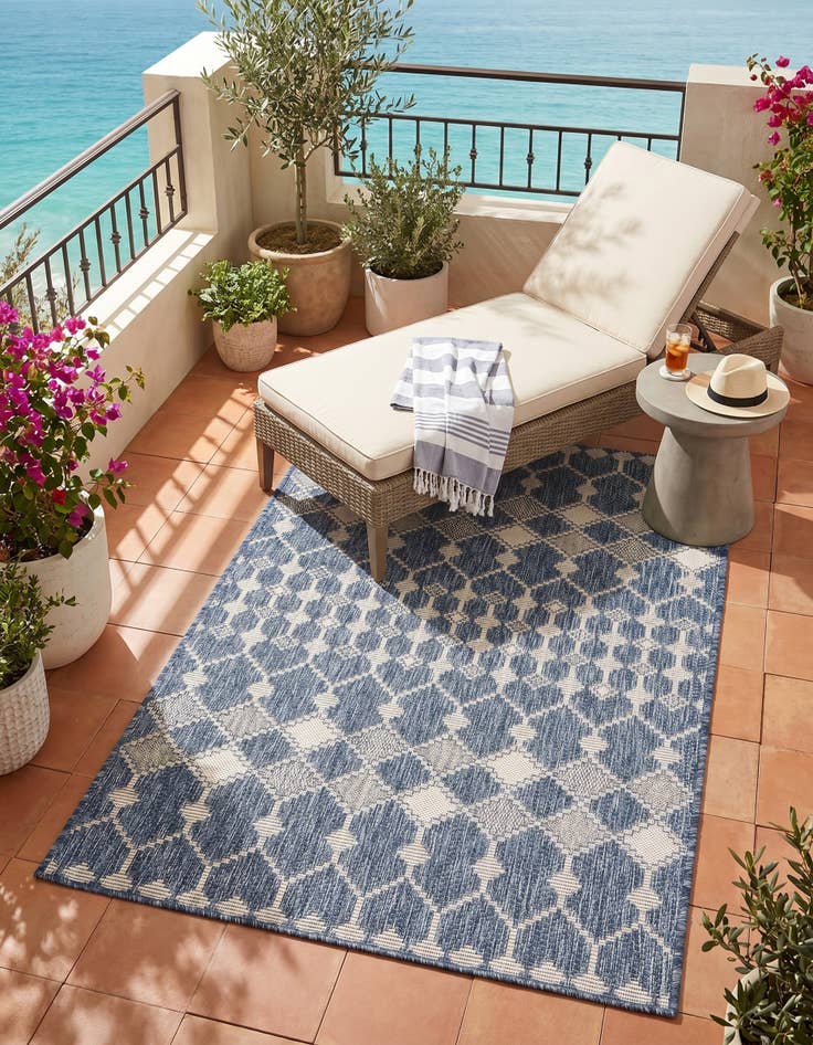 Detail image of 3' x 5' 3 Easy-Clean Lattice Indoor / Outdoor Rug