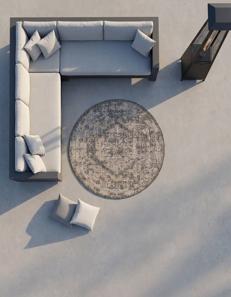 Detail image of 4' x 4' Easy-Clean Traditional Indoor / Outdoor Round Rug