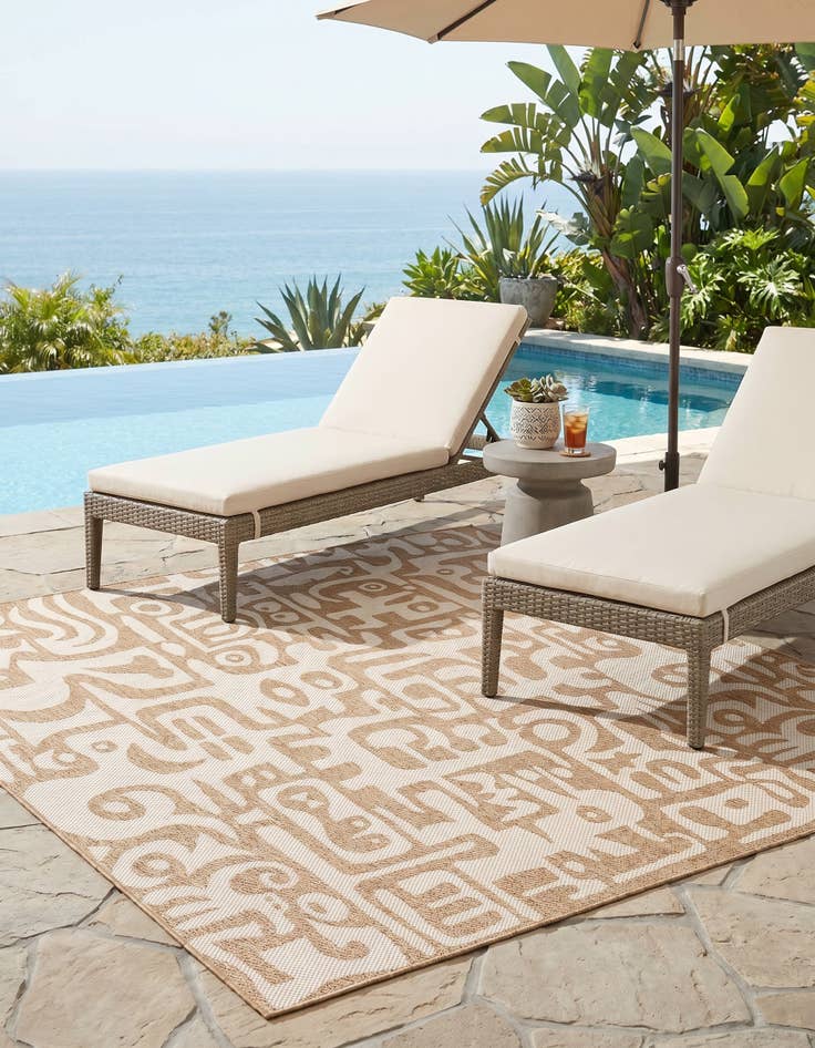 Detail image of 7' 10 x 7' 10 Easy-Clean Modern Indoor / Outdoor Square Rug