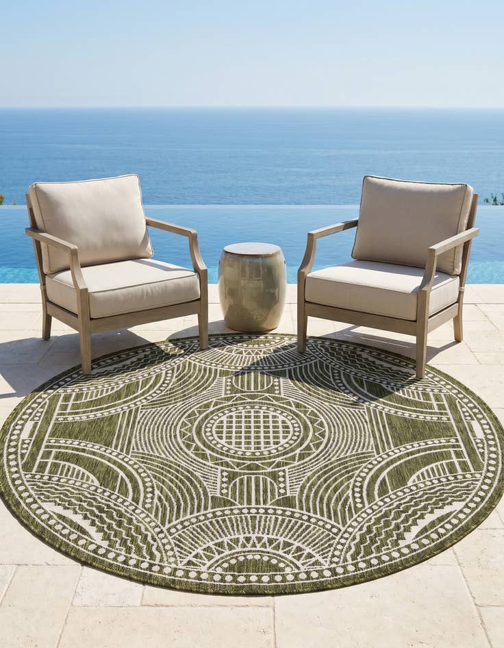 Detail image of 6' x 6' Easy-Clean Traditional Indoor / Outdoor Round Rug