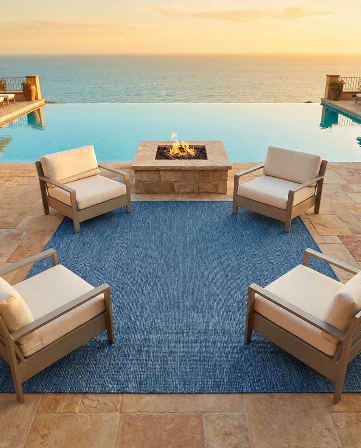 7' 10 x 7' 10 Easy-Clean Solid Indoor / Outdoor Square Rug