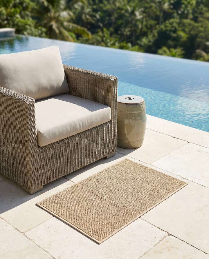 2' x 3' 1 Easy-Clean Solid Indoor / Outdoor Rug