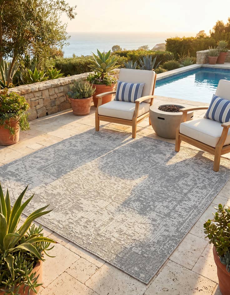 Detail image of 7' 10 x 7' 10 Easy-Clean Traditional Indoor / Outdoor Square Rug