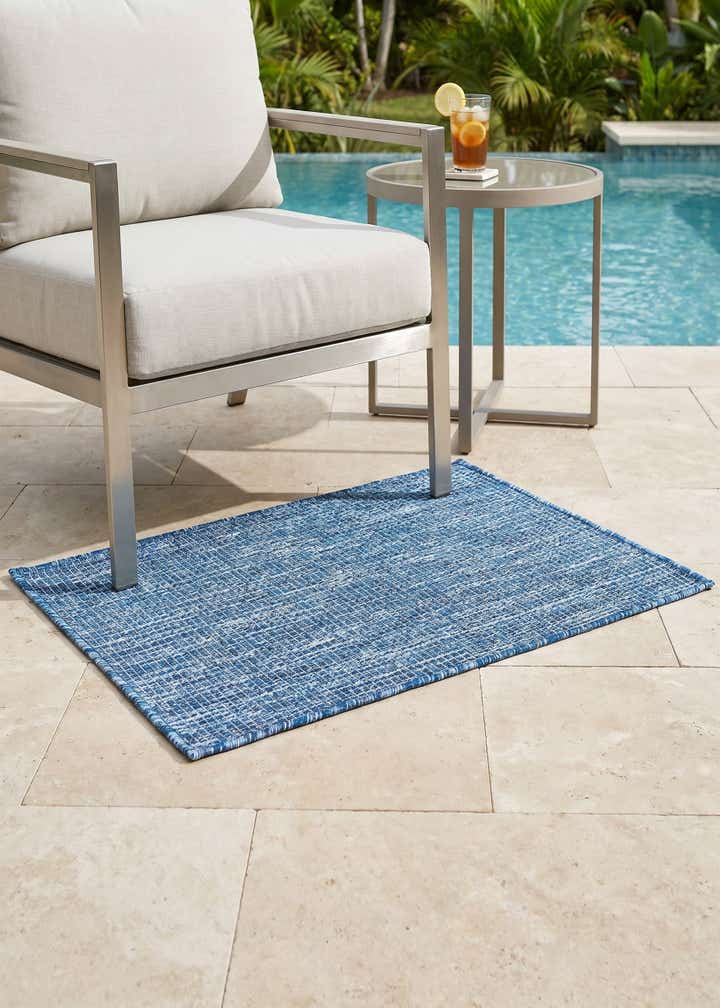 2' x 3' Easy-Clean Solid Indoor / Outdoor Rug