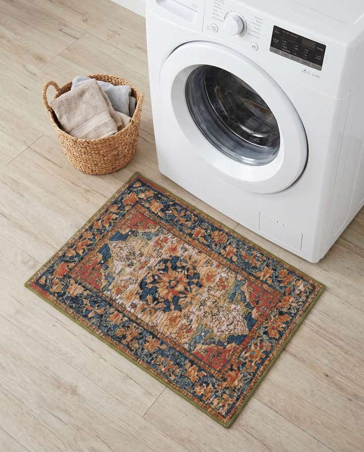 2' x 3' Easy-Clean Traditional Indoor / Outdoor Rug