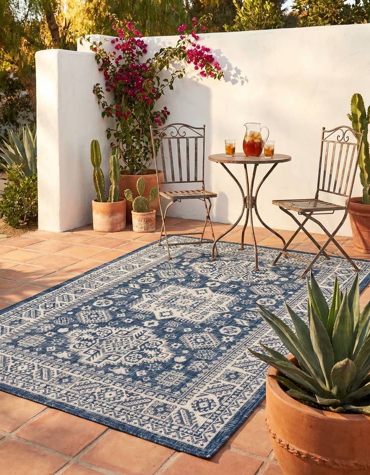 Detail image of 4' x 6' Easy-Clean Aztec Indoor / Outdoor Rug