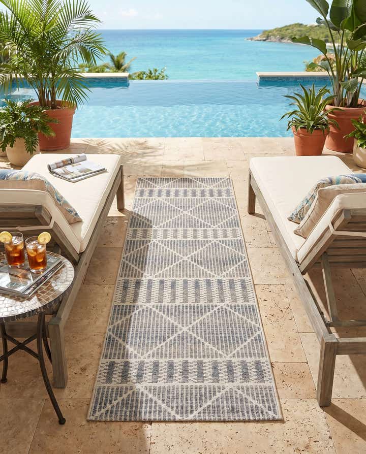 2' x 6' Easy-Clean Trellis Indoor / Outdoor Runner Rug
