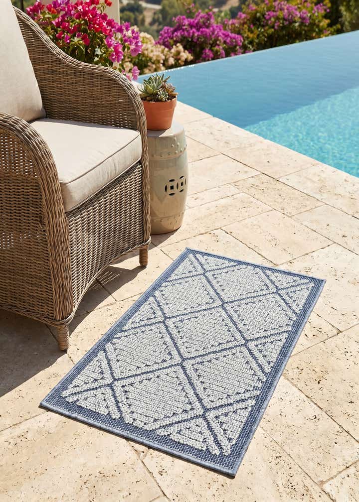 2' x 3' 1 Easy-Clean Trellis Indoor / Outdoor Rug