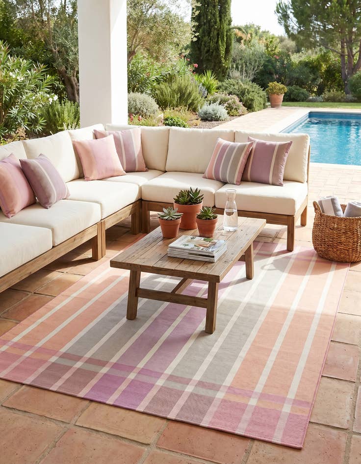 Detail image of 6' x 9' Easy-Clean Ribbon Indoor / Outdoor Rug