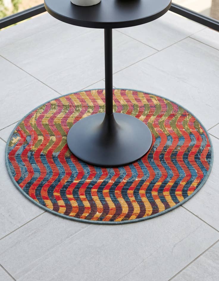 Detail image of 2' 7 x 2' 7 Easy-Clean Modern Indoor / Outdoor Round Rug