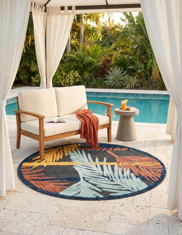 Detail image of 5' 3 x 5' 3 Easy-Clean Belize Indoor / Outdoor Round Rug