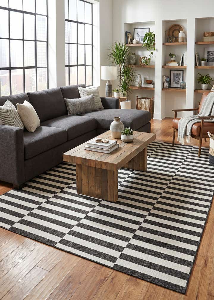 7' x 10' Easy-Clean Striped Indoor / Outdoor Rug
