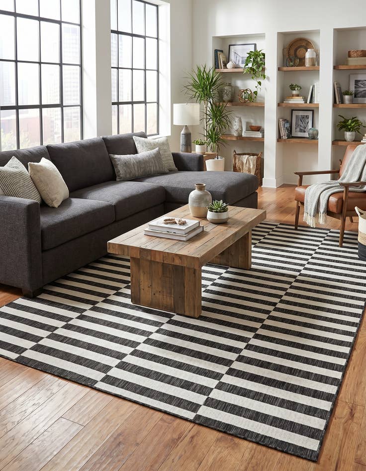 Detail image of 7' x 10' Easy-Clean Striped Indoor / Outdoor Rug