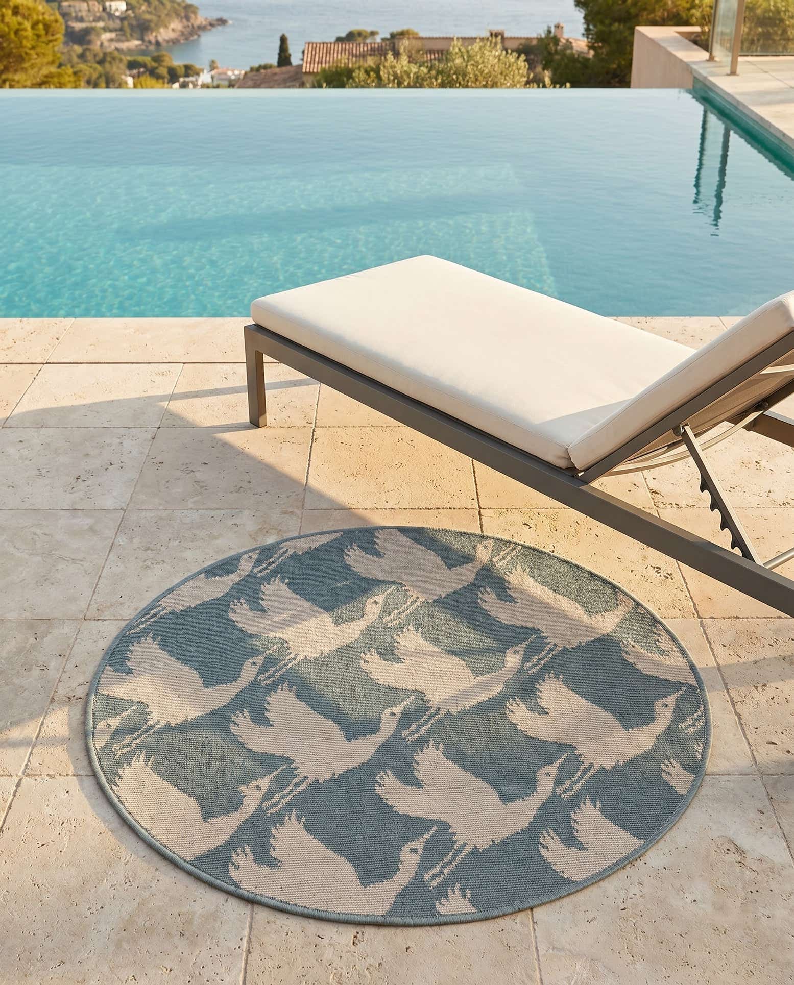 3' x 3' Easy-Clean Coastal Indoor / Outdoor Round Rug