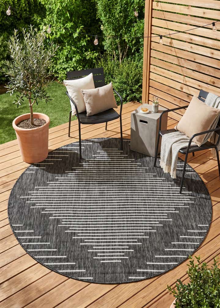 5' 3 x 5' 3 Easy-Clean Modern Indoor / Outdoor Round Rug