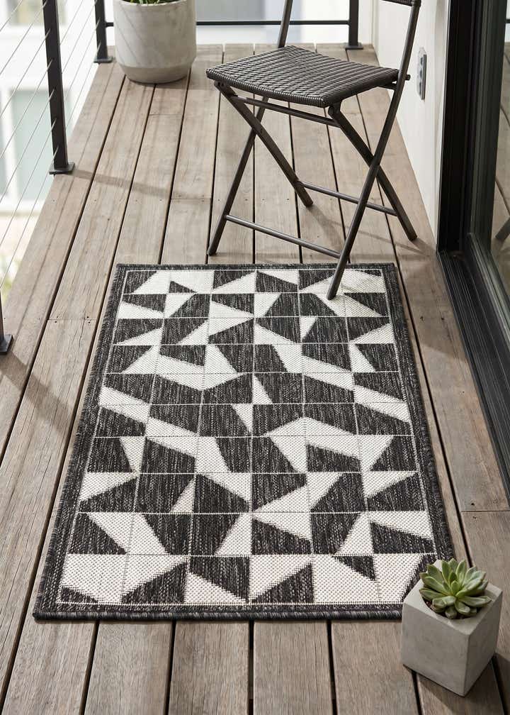 2' x 3' Easy-Clean Modern Indoor / Outdoor Rug